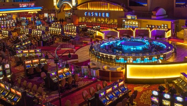 Bet100 کیسینو میں پوکر گیمز